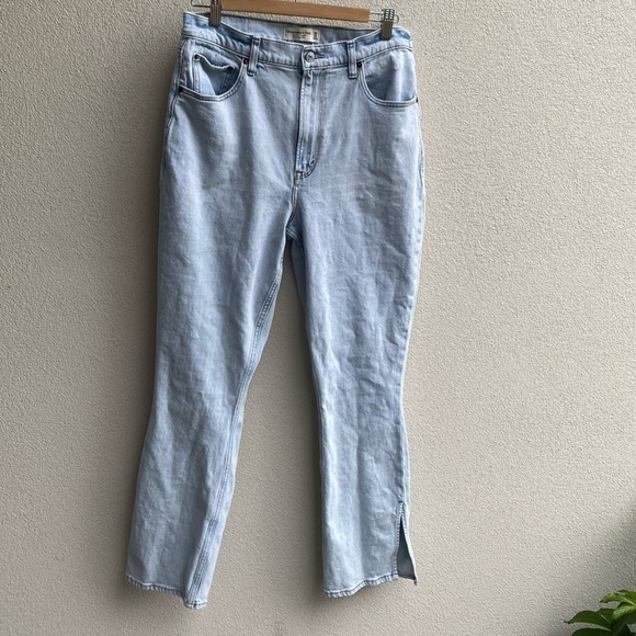 Abercrombie & Fitch Curve Love The Slim Straight Ultra High Rise Jeans 30/10 - Picture 1 of 8